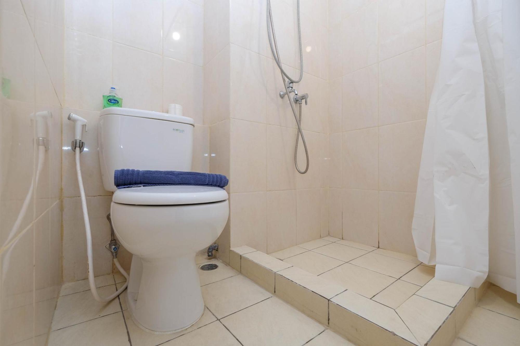 Apartemen Cozy And Strategic At Springlake Summarecon By Travelio