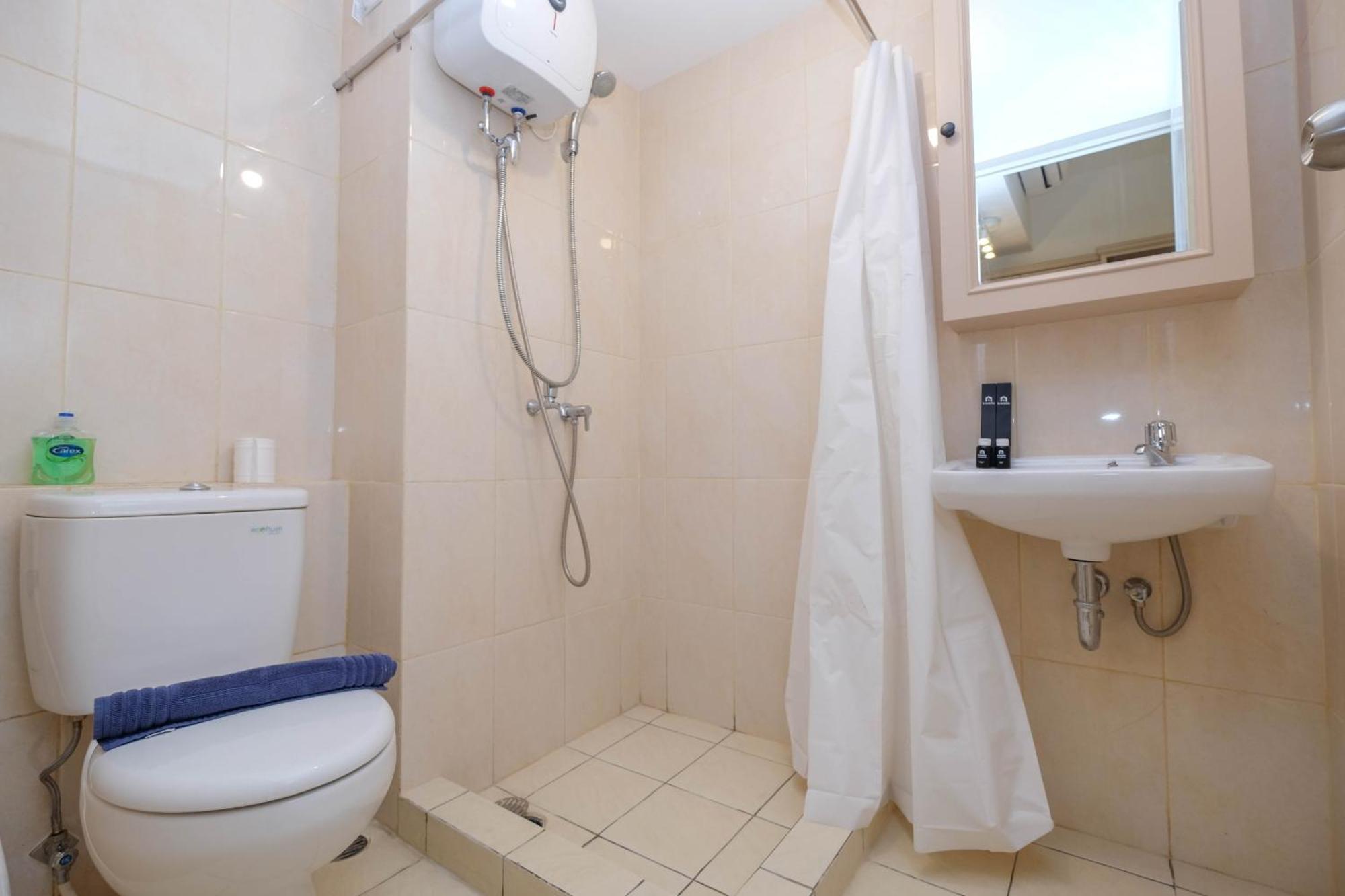 Apartemen Cozy And Strategic At Springlake Summarecon By Travelio Bekasi